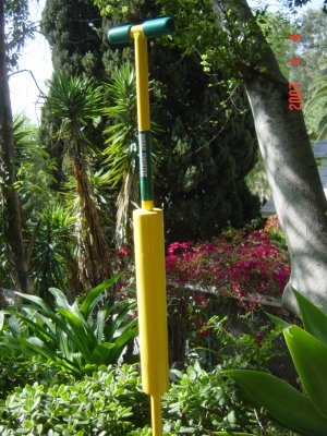Click to see a larger image of the 54-inch Dual Grip Weed Twister!